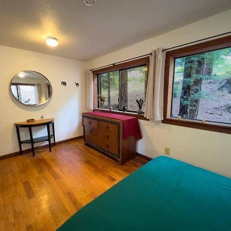 Little House In The Redwoods With A Hot Tub! Lejlighed Garberville Eksteriør billede
