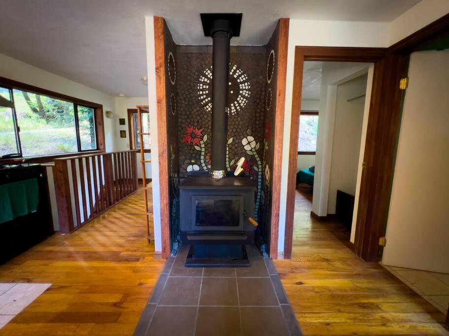 Little House In The Redwoods With A Hot Tub! Lejlighed Garberville Eksteriør billede